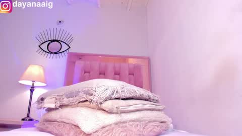 Sara  online show from November 11, 2025, 12:49 pm