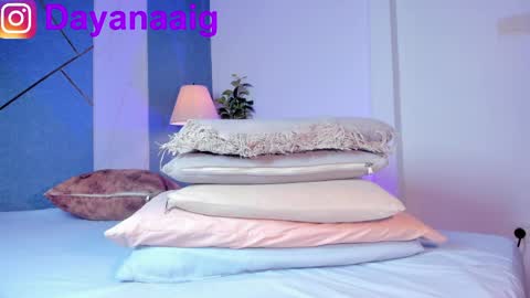 Sara  online show from April 7, 2026, 10:42 pm