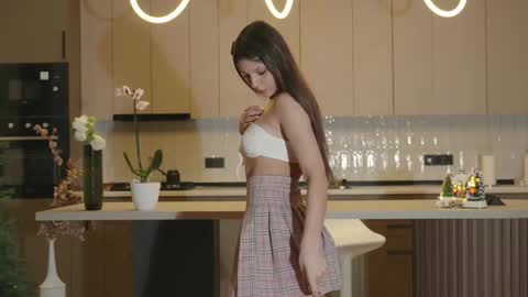 Naomi online show from December 2, 2025, 2:06 am