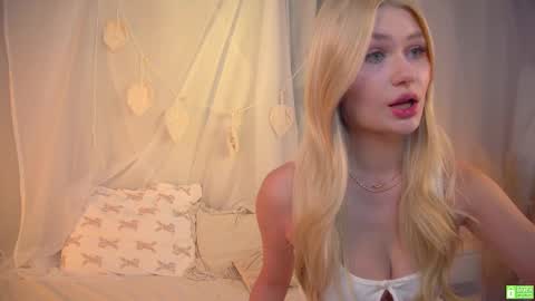 Snapshot of white_godness chatting on February 16, 2025, 2:43 pm Chloe    NEXT STREAM - 1 december online show from February 16, 2025, 2:43 pm