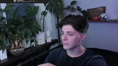 Gus online show from November 24, 2025, 9:03 pm