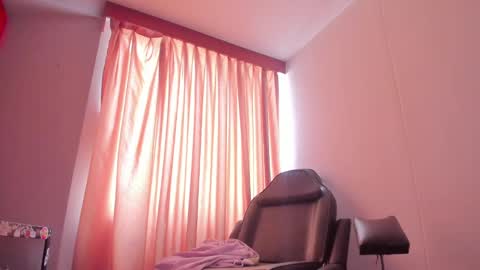 Kitty online show from February 12, 2025, 6:51 pm