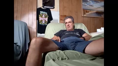 whitelion67 online show from December 4, 2025, 2:43 am