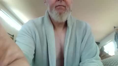 Snapshot of whitepantieman chatting on October 5, 2025, 10:29 pm whitepantieman online show from October 5, 2025, 10:29 pm