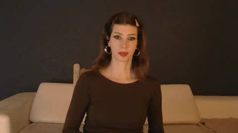 White Queen online show from October 16, 2025, 11:55 am