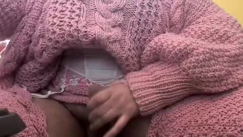 whitesweater online show from December 2, 2024, 9:56 am