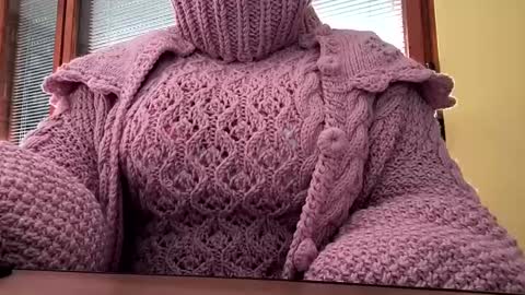 whitesweater online show from December 18, 2024, 7:36 am