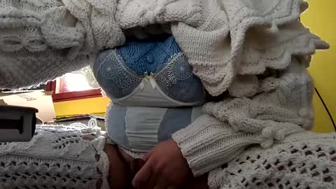 whitesweater online show from January 13, 2025, 10:25 am