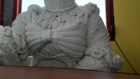 whitesweater online show from September 29, 2025, 6:07 am