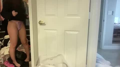 iamwhitneyoc online show from November 19, 2025, 7:58 pm