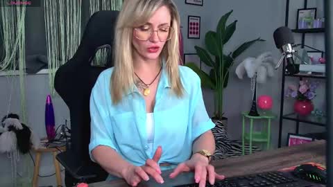 whitneypunnch online show from May 13, 2026, 11:40 am