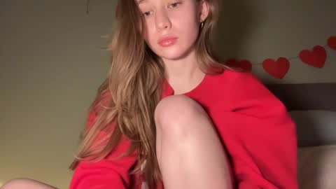 Alisa online show from December 19, 2024, 5:50 pm