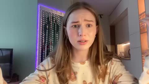 Alisa online show from December 25, 2024, 9:34 am