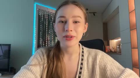 Alisa online show from January 19, 2025, 6:42 am