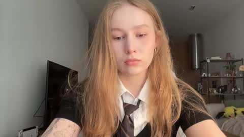 Alisa online show from October 17, 2025, 7:44 am