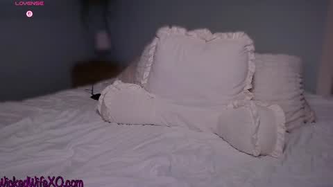 WickedWifeXO online show from June 14, 2026, 2:24 am