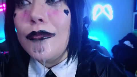 Snapshot of wickedxqueen chatting on December 6, 2024, 5:31 am Laura  online show from December 6, 2024, 5:31 am