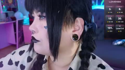 Snapshot of wickedxqueen chatting on December 10, 2024, 6:11 am Laura  online show from December 10, 2024, 6:11 am