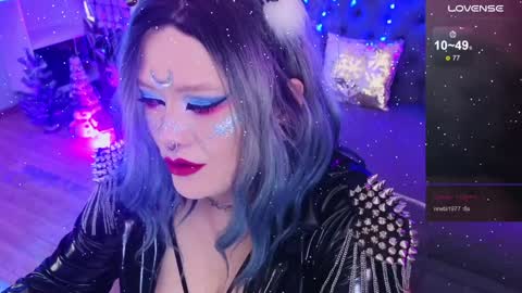 Snapshot of wickedxqueen chatting on January 1, 2025, 12:11 pm Laura  online show from January 1, 2025, 12:11 pm