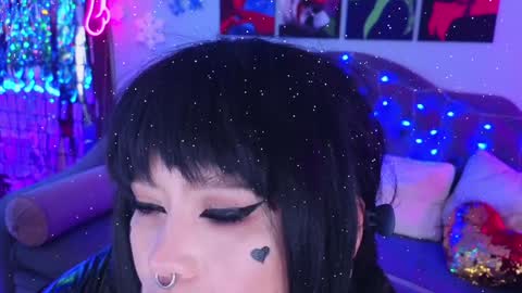 Snapshot of wickedxqueen chatting on January 1, 2025, 11:29 pm Laura  online show from January 1, 2025, 11:29 pm