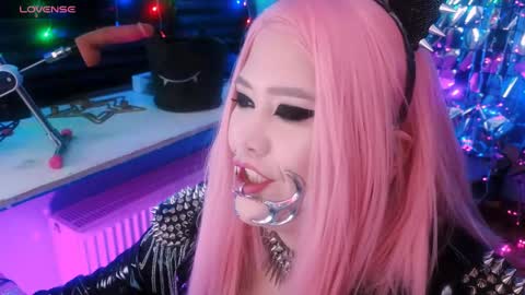 Snapshot of wickedxqueen chatting on February 8, 2025, 5:29 am Laura  online show from February 8, 2025, 5:29 am