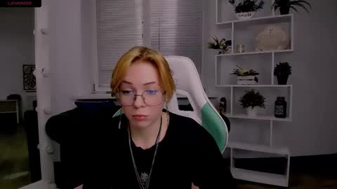Snapshot of wild_berry_soul chatting on October 25, 2025, 6:10 am wild_berry_soul online show from October 25, 2025, 6:10 am