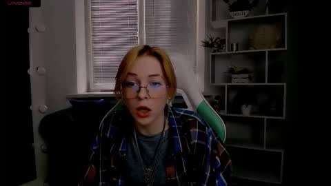 Snapshot of wild_berry_soul chatting on October 26, 2025, 7:03 am wild_berry_soul online show from October 26, 2025, 7:03 am