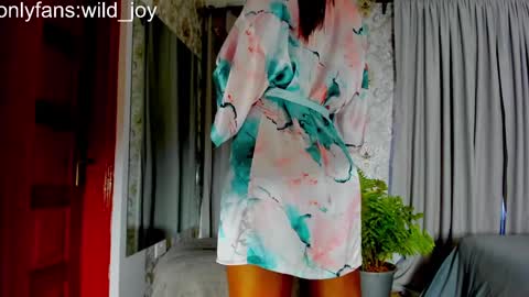 wild_joy online show from December 13, 2024, 6:53 am