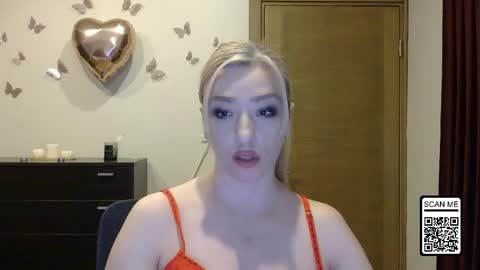 Snapshot of wild_silk_desire chatting on April 20, 2026, 6:42 pm Alina online show from April 20, 2026, 6:42 pm