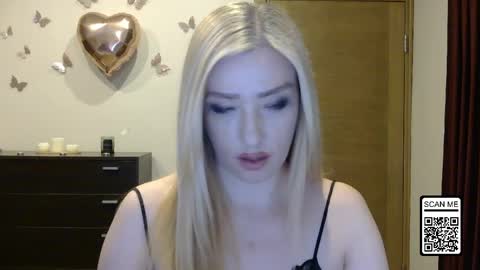 Snapshot of wild_silk_desire chatting on April 25, 2026, 5:43 pm Alina online show from April 25, 2026, 5:43 pm
