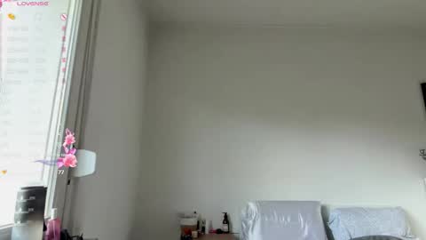 Mia online show from March 1, 2026, 3:14 pm