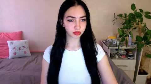 Alena online show from June 8, 2026, 4:02 am