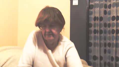 WildRedCat online show from December 18, 2025, 10:05 pm