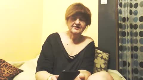 Snapshot of wildredcat chatting on May 1, 2026, 7:29 pm WildRedCat online show from May 1, 2026, 7:29 pm