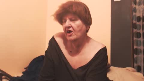 Snapshot of wildredcat chatting on May 8, 2026, 10:04 pm WildRedCat online show from May 8, 2026, 10:04 pm