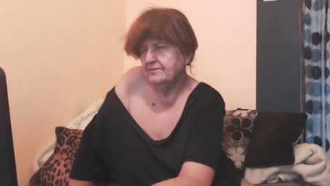 Snapshot of wildredcat chatting on May 12, 2026, 4:15 pm WildRedCat online show from May 12, 2026, 4:15 pm