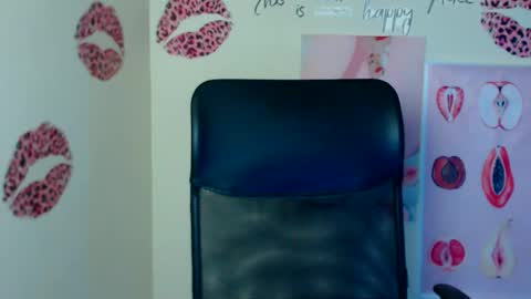 Snapshot of wildsoul8 chatting on May 10, 2026, 6:29 am Rosalinda online show from May 10, 2026, 6:29 am