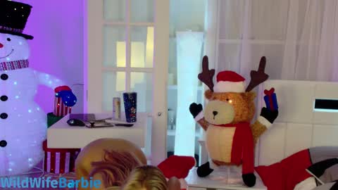 Snapshot of wildwifebarbie chatting on December 11, 2024, 4:31 pm Angelica 49 online show from December 11, 2024, 4:31 pm