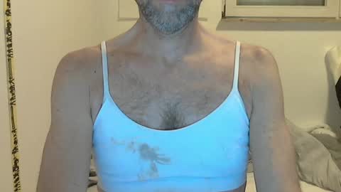 Lilian online show from April 21, 2026, 8:34 pm