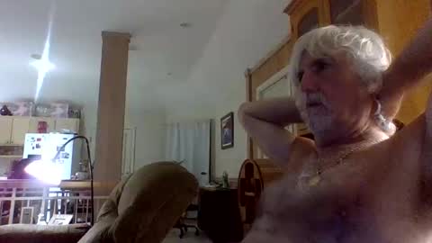 Snapshot of winedog2020 chatting on April 28, 2026, 8:19 am Gundja Man online show from April 28, 2026, 8:19 am