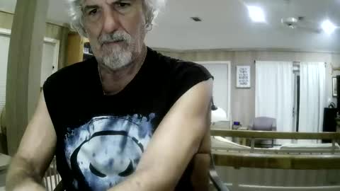 Snapshot of winedog2020 chatting on May 17, 2026, 1:03 am Gundja Man online show from May 17, 2026, 1:03 am