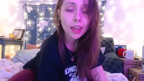 Eevie online show from December 9, 2024, 5:51 am