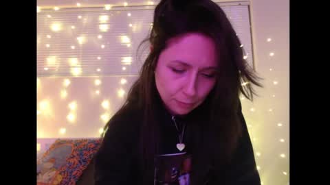 Eevie online show from January 26, 2025, 2:14 am