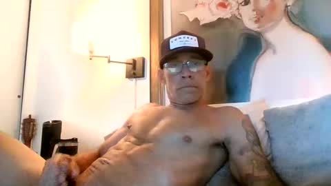 wingnutt765733498294 online show from April 13, 2026, 4:23 pm