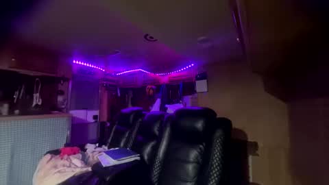 Snapshot of wingnuttowerguy chatting on April 8, 2026, 10:48 am wingnuttowerguy online show from April 8, 2026, 10:48 am