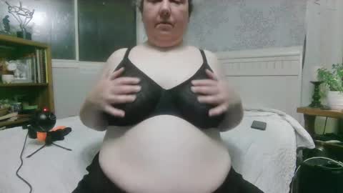 Winnie online show from April 14, 2026, 3:56 am