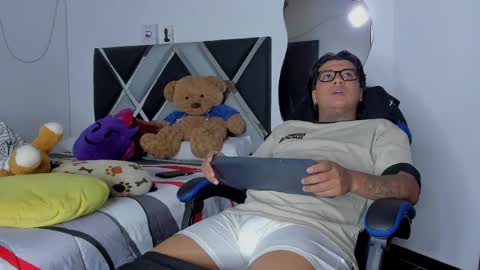 winniepooh_69 online show from May 2, 2026, 7:46 am