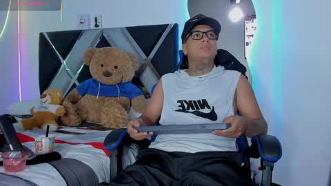 winniepooh_69 online show from May 7, 2026, 9:31 pm