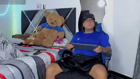 winniepooh_69 online show from May 9, 2026, 10:48 pm