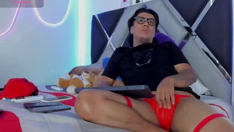 winniepooh_69 online show from May 15, 2026, 11:01 pm